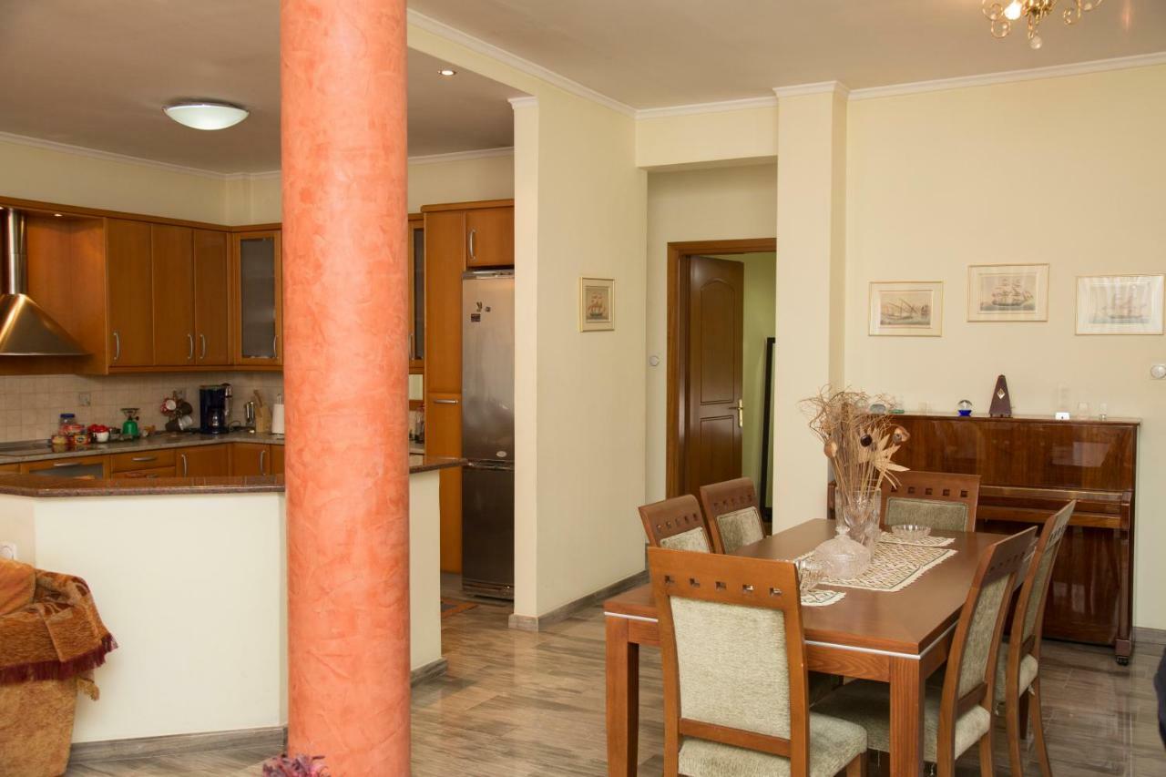 Veta'S Spacious Central Apartment 세레스 외부 사진